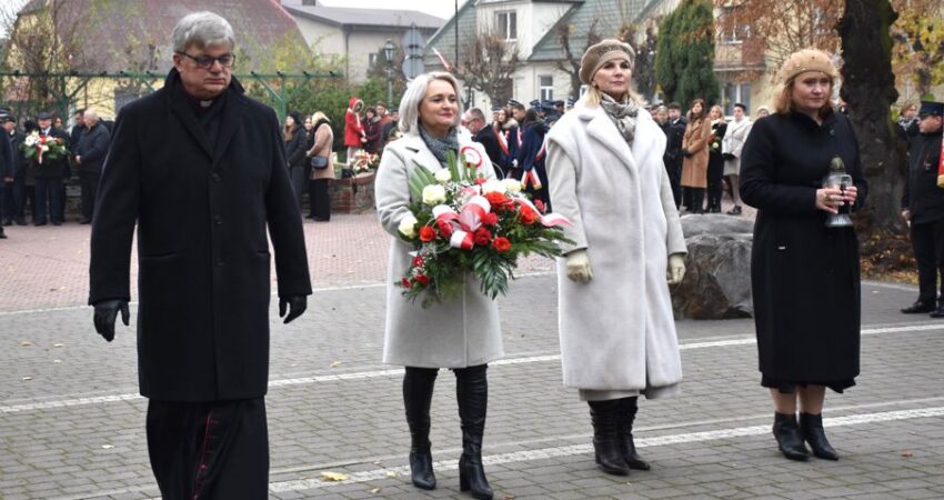 W hołdzie Bohaterom i z szacunkiem dla tradycji Ojczyzny